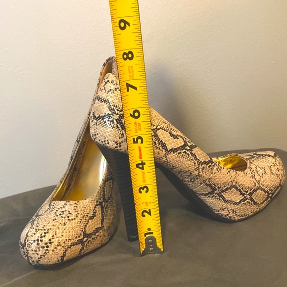 Snakeskin Print Heels - Picture 2 of 6